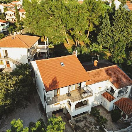 Adorable Holiday Apartment Malinska Esterno foto